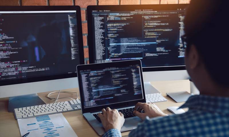 数据科学选型:R与Python如何赋能易县网站建设?